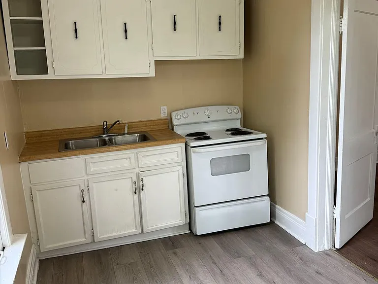 216 College St #4 — Photo 6