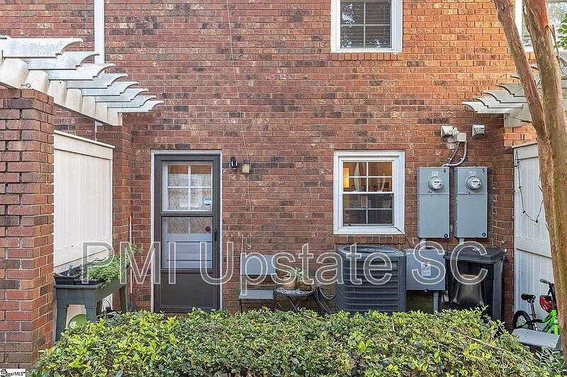 2 bed, 1.5 bath, 960 sqft, $1,225 — Photo 3