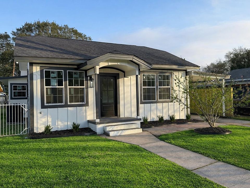 1st image of 3924 7th St