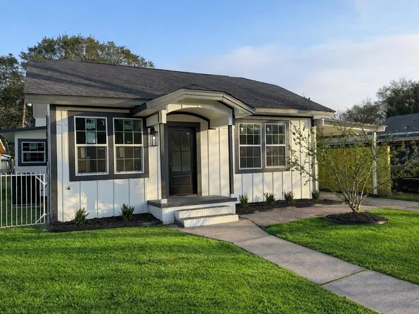 3924 7th St, Port Arthur, TX 77642