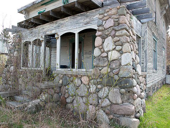 3rd image of 126 White St