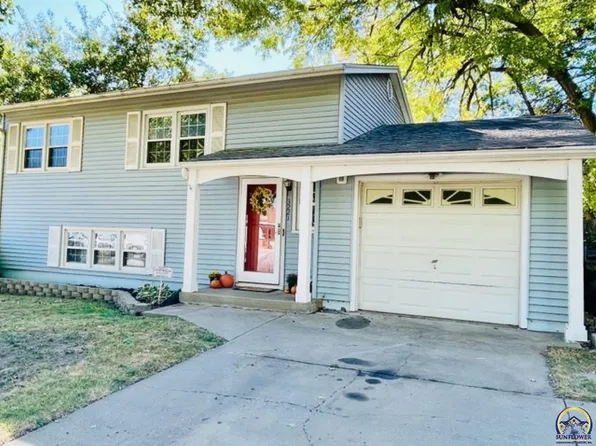 3221 SW 30th St, Topeka, KS 66614