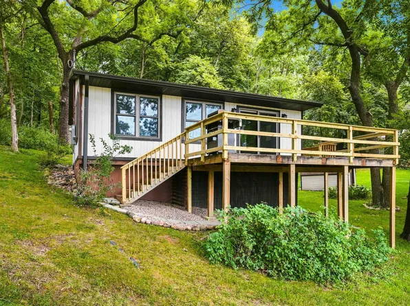 21205 262nd St, Delhi, IA 52223