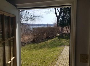9 Farnsworth St, New London, CT 06320