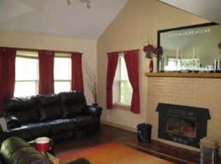 14822 Cozy Ln, Charleston, IL 61920