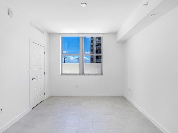 3rd image of 2160 N Bayshore Dr #1C