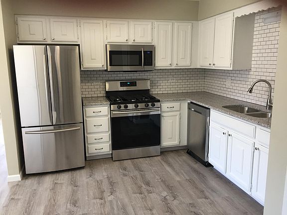 2nd image of 833 S McKinley Ave APT 2S