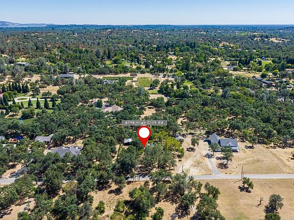 3rd image of 6798 High Cliff Rd