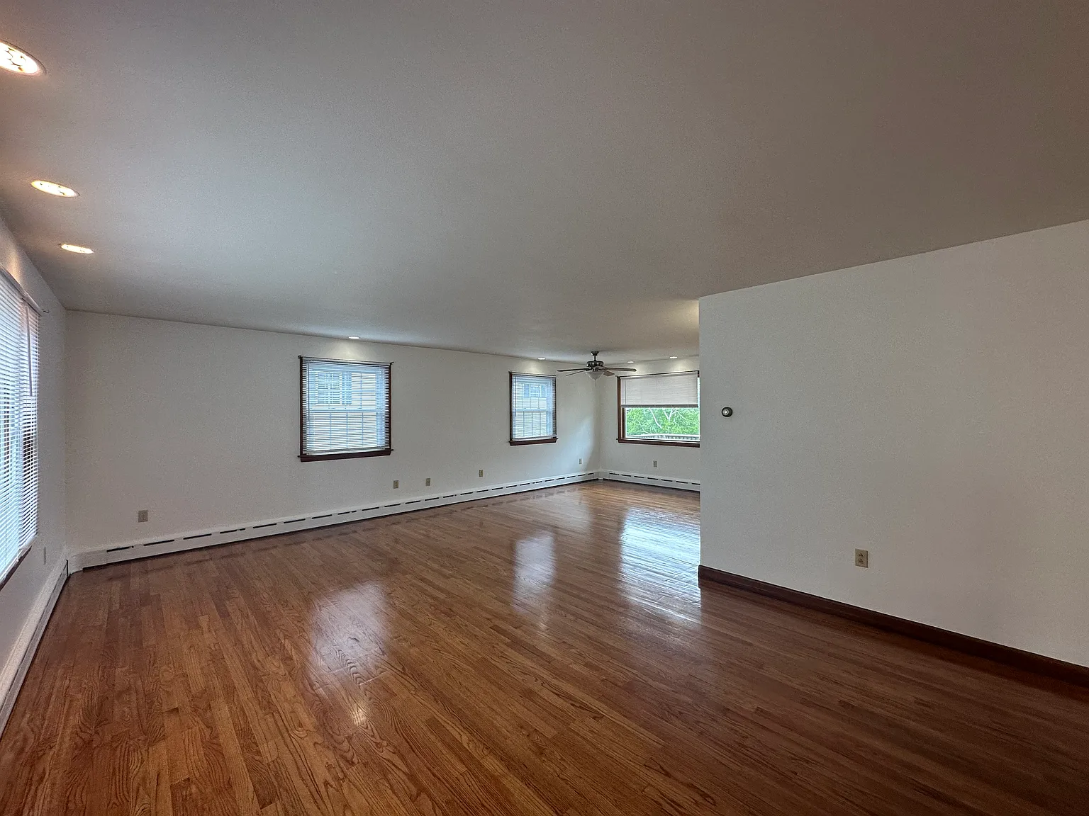 3 bed, 2.5 bath, 2160 sqft, $3,500 — Photo 3
