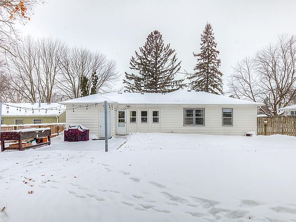 5th image of 1624 Douglas Ave