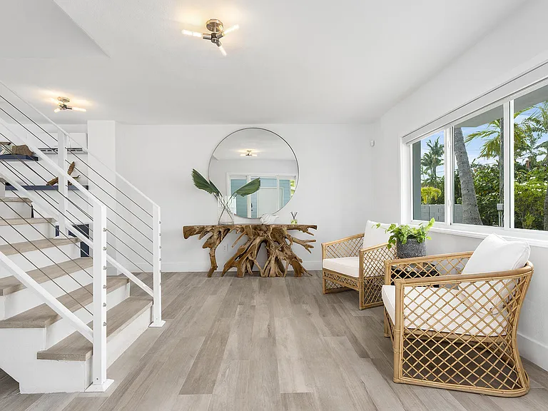 153 Valencia Dr — Photo 3