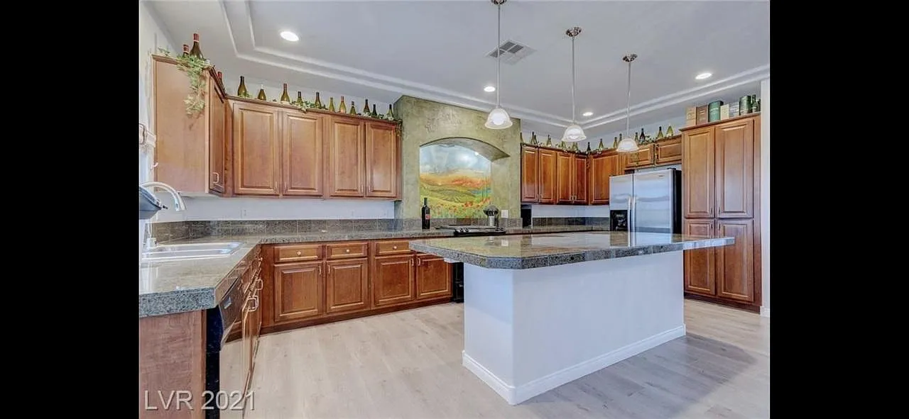 5 bed, 2870 sqft, $2,550 — Photo 4
