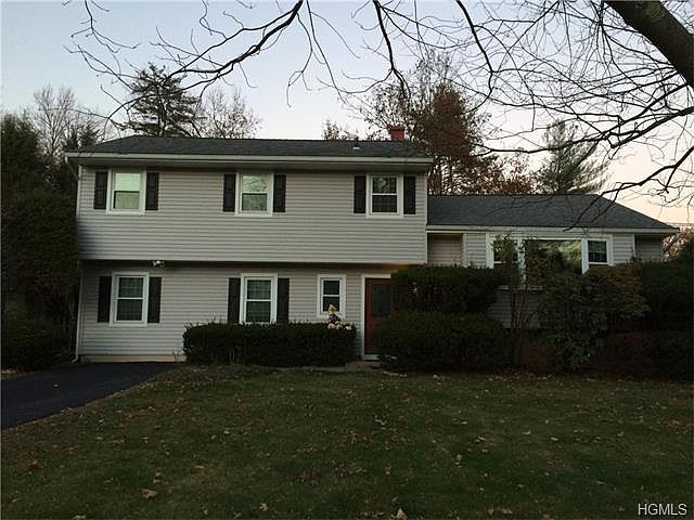 1st image of 40 Twin Elms Ln