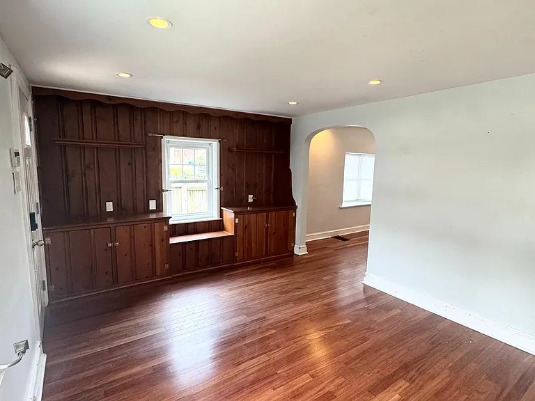150 E Hartwell Ln — Photo 9