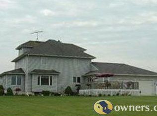 N6041 Freedom Rd, Hartford, WI 53027