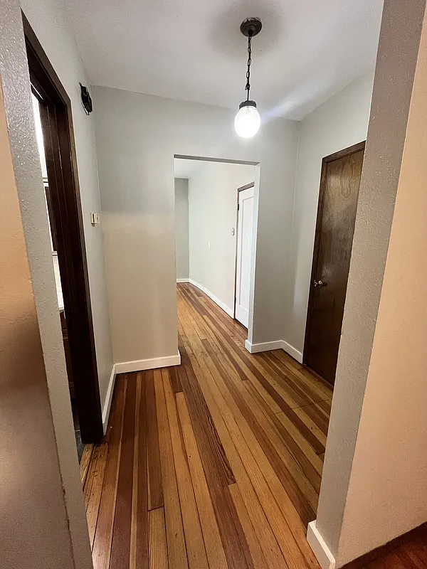 1 bed, 1.0 bath, $895 — Photo 4