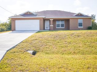 422 SW 15th Pl, Cape Coral, FL 33991