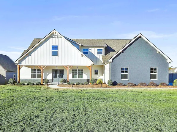 8 Sumner Way, Senoia, GA 30276