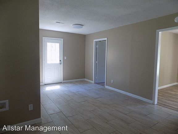 5th image of 2540 Hillcrest Cir