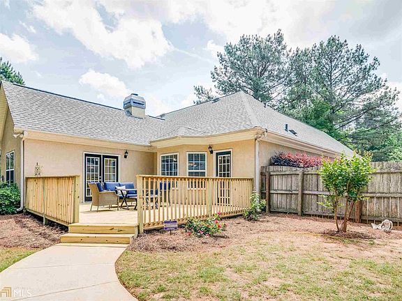 3rd image of 1000 E Lakehaven Way