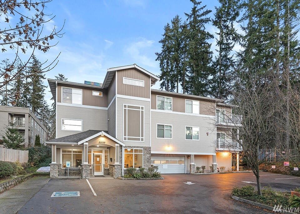 1st image of 20028 15th Ave NE APT 106
