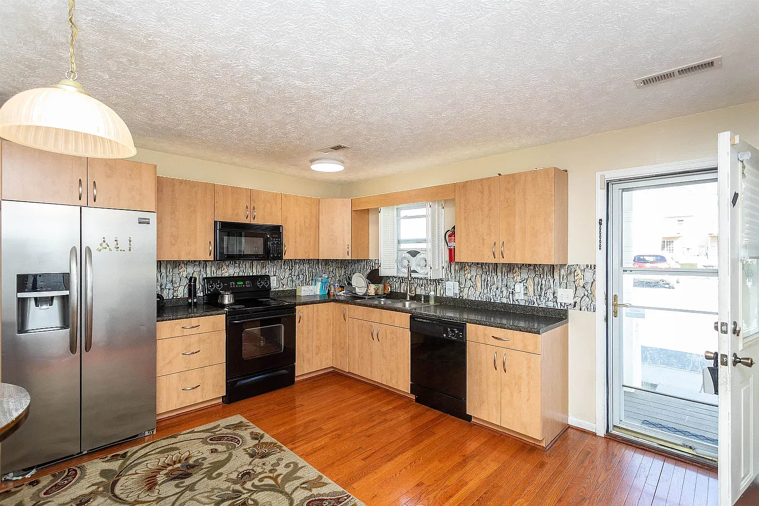 2 bed, 1316 sqft, $1,700 — Photo 2