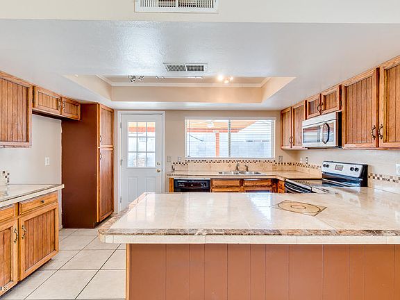 3rd image of 4001 W Christy Dr
