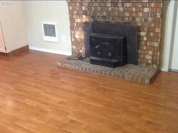 5th image of 1014 SE 144th Ct