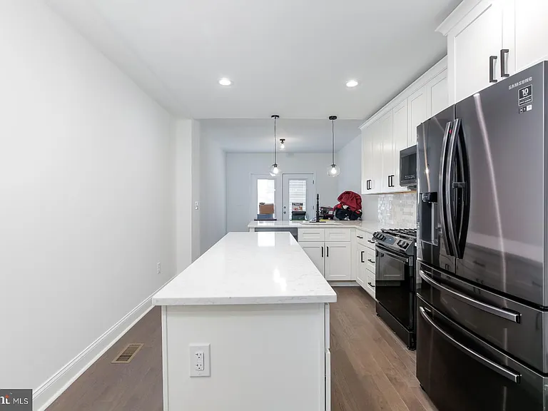 1436 Haubert St — Photo 4