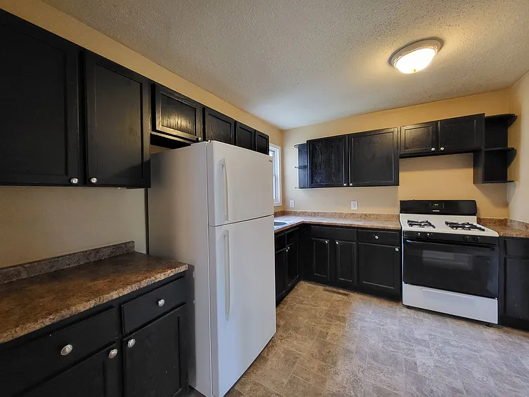 1267 Stewart St — Photo 3