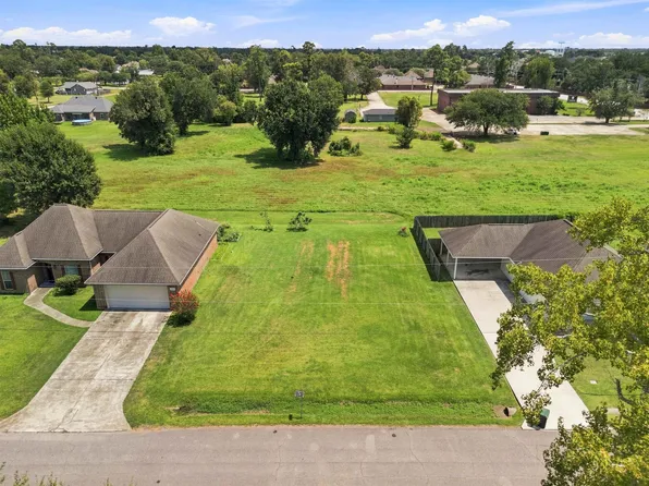 Briarwood Rd, Lake Charles, LA 70605