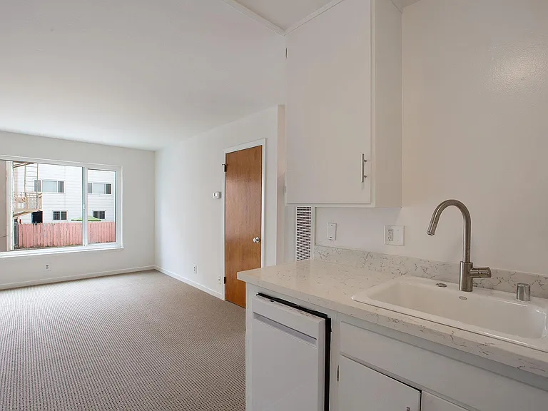 1400 La Playa Ave — Photo 20