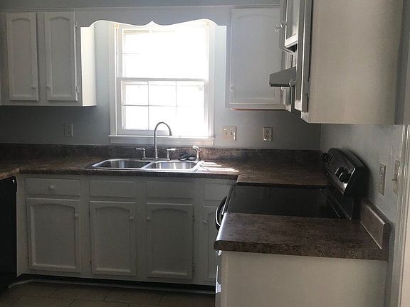 4th image of 3212 B Regents Park Ln