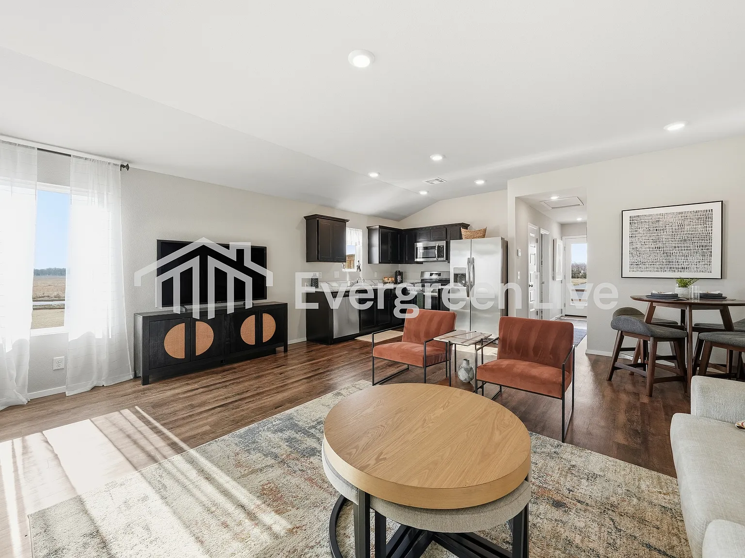3 bed, 2.0 bath, 1051 sqft, $1,295 — Photo 3