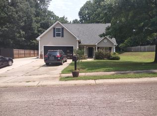 560 Windsong Lake Dr, Commerce, GA 30529