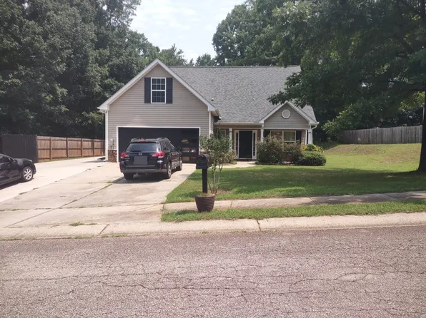 560 Windsong Lake Dr, Commerce, GA 30529