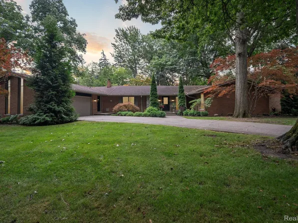2241 Nichols St, Trenton, MI 48183