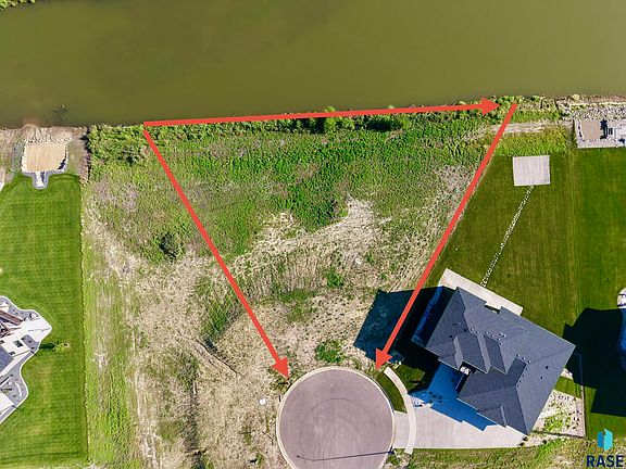 3rd image of 2735 Swan Cir N