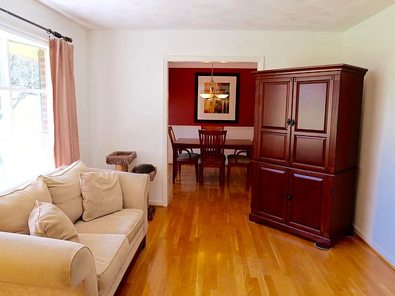4th image of 2409 Karen Dr