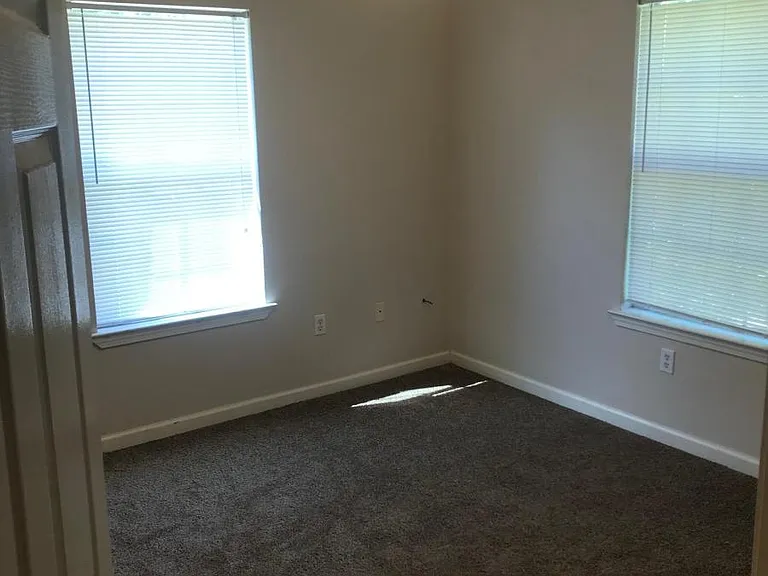 732 Victory St — Photo 9