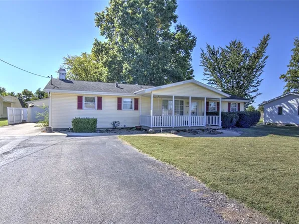 1235 W Main St, Mount Zion, IL 62549