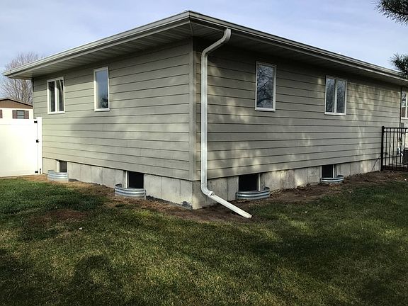 5th image of 509 E 2nd St