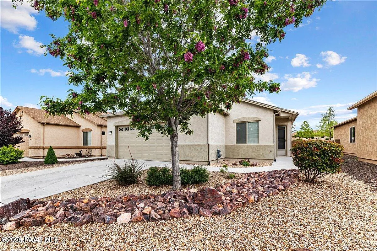 3 bed, 2.0 bath, 1442 sqft, $2,300 — Photo 2