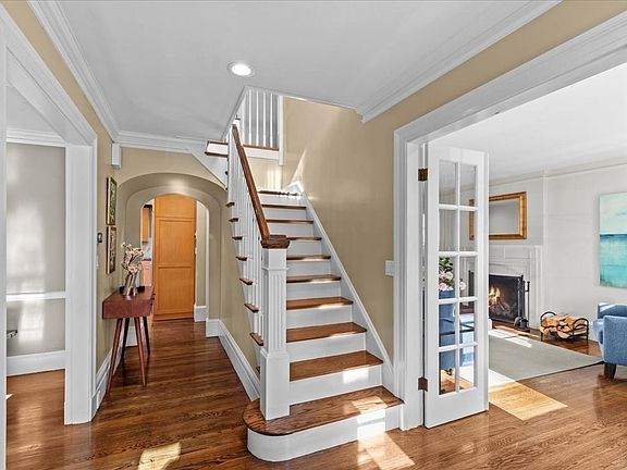 3rd image of 8 Tennyson Rd