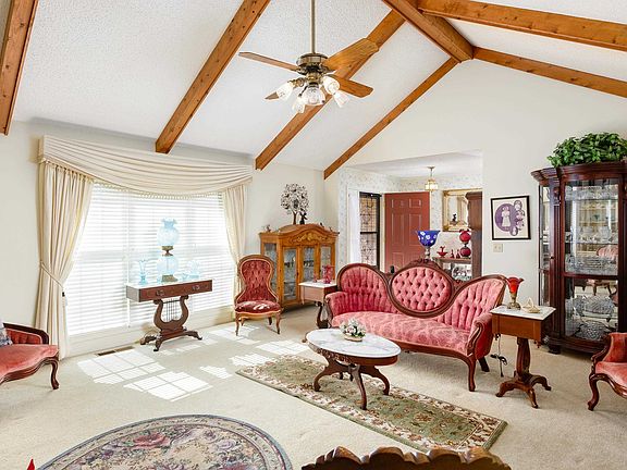 5th image of 216 Westmeade Ct