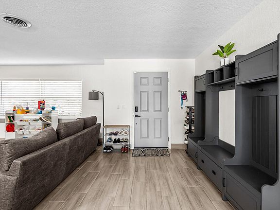 5th image of 907 Antigua Avenue