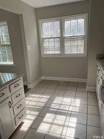704 Collington Dr — Photo 3