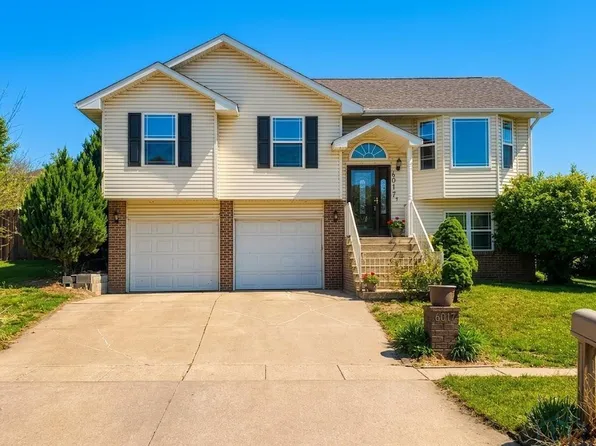 4017 Fieldcrest Dr, Sioux City, IA 51103