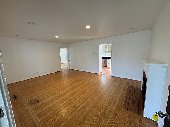 4th image of 5822 8th Ave