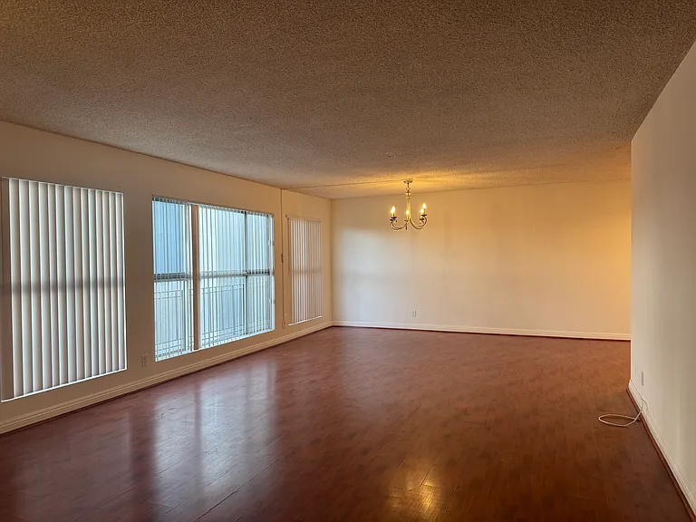 11948 Burbank Blvd #15 — Photo 7